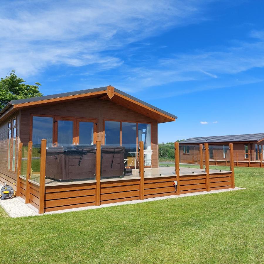 Luxury Family Beechwood Lodge With Hot Tub Lochwinnoch Ngoại thất bức ảnh