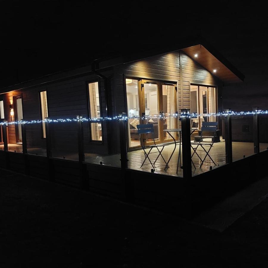 Luxury Family Beechwood Lodge With Hot Tub Lochwinnoch Ngoại thất bức ảnh