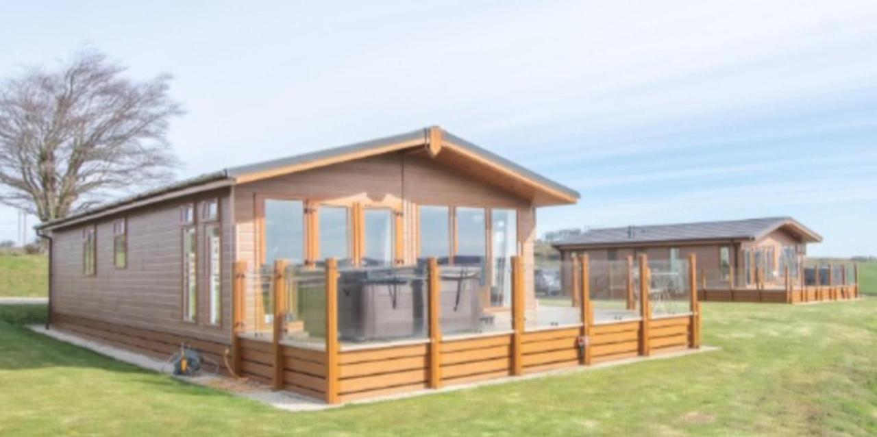 Luxury Family Beechwood Lodge With Hot Tub Lochwinnoch Ngoại thất bức ảnh