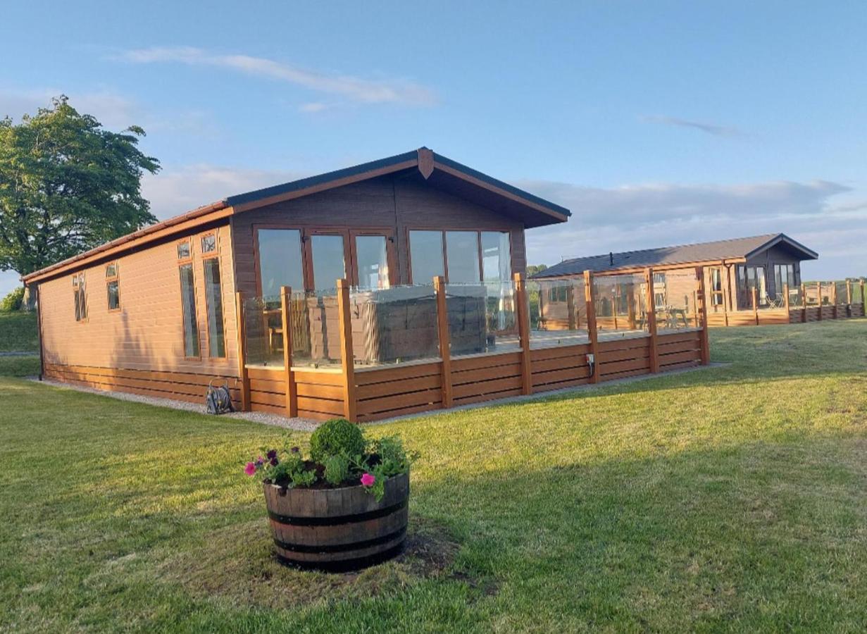 Luxury Family Beechwood Lodge With Hot Tub Lochwinnoch Ngoại thất bức ảnh