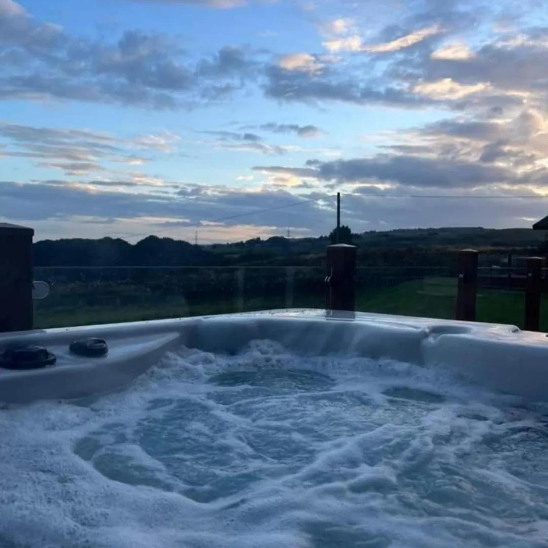 Luxury Family Beechwood Lodge With Hot Tub Lochwinnoch Ngoại thất bức ảnh